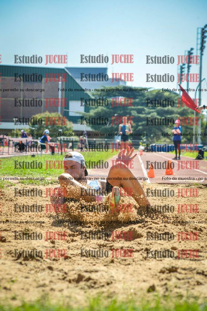Fotos del salto en largo de varones