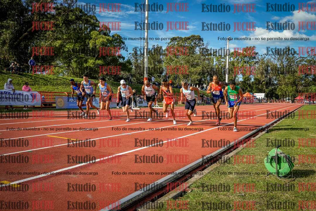 Fotos de los 3000 m con obstáculos de varones