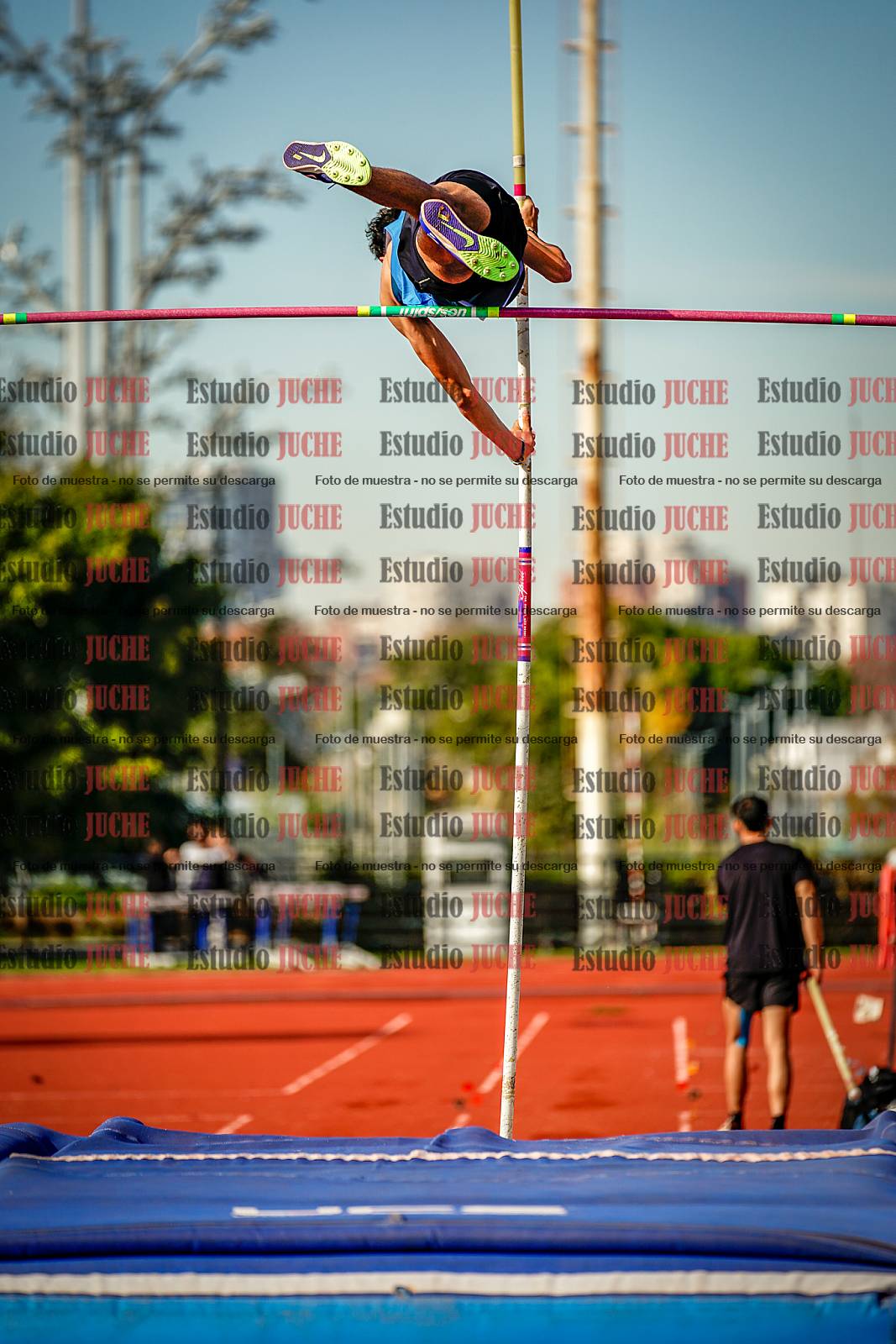 Fotos del salto con garrocha de varones - decatlón 8
