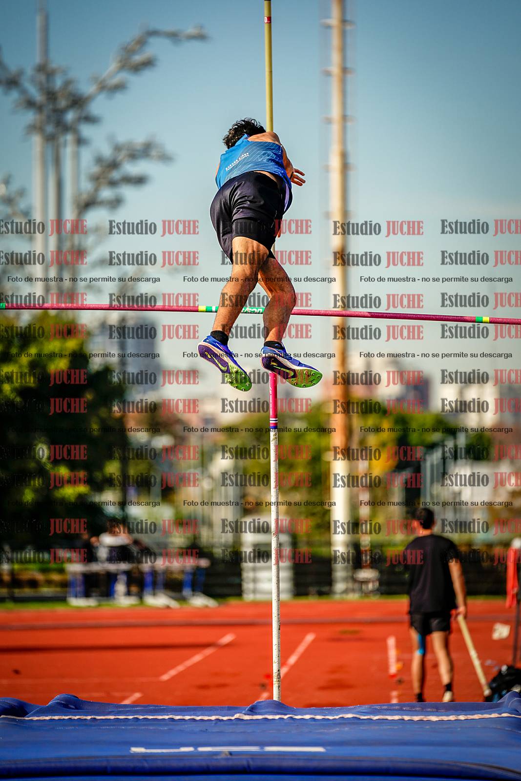 Fotos del salto con garrocha de varones - decatlón 8