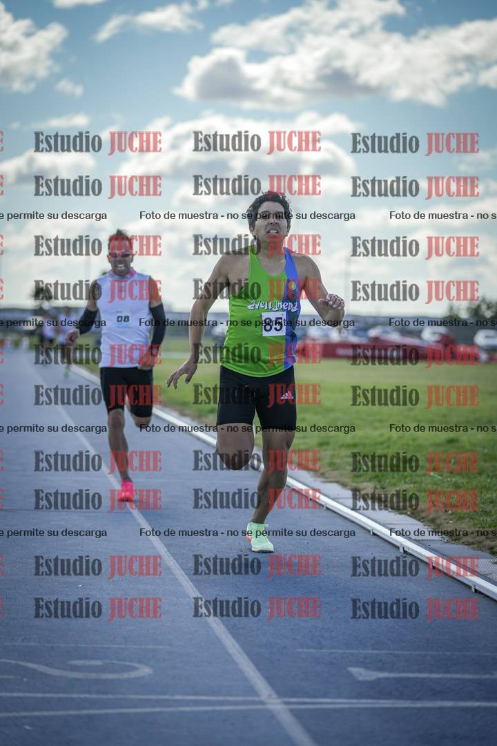Fotos de los 800 m llanos de varones