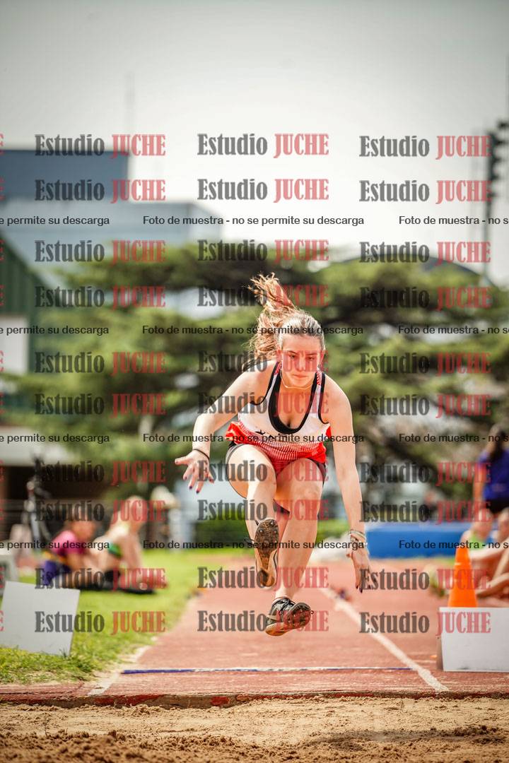 Fotos del salto en largo de mujeres