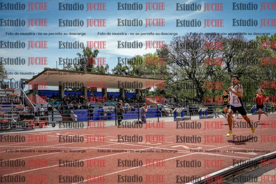 Fotos de los 400 m llanos de varones
