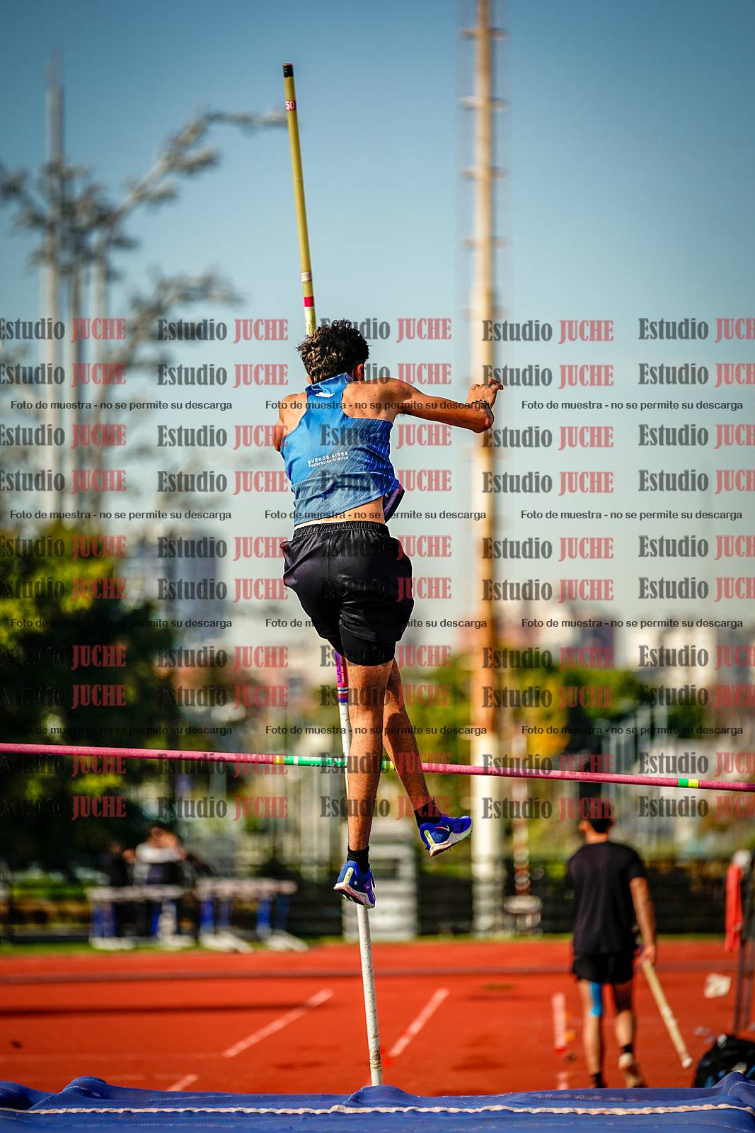 Fotos del salto con garrocha de varones - decatlón 8