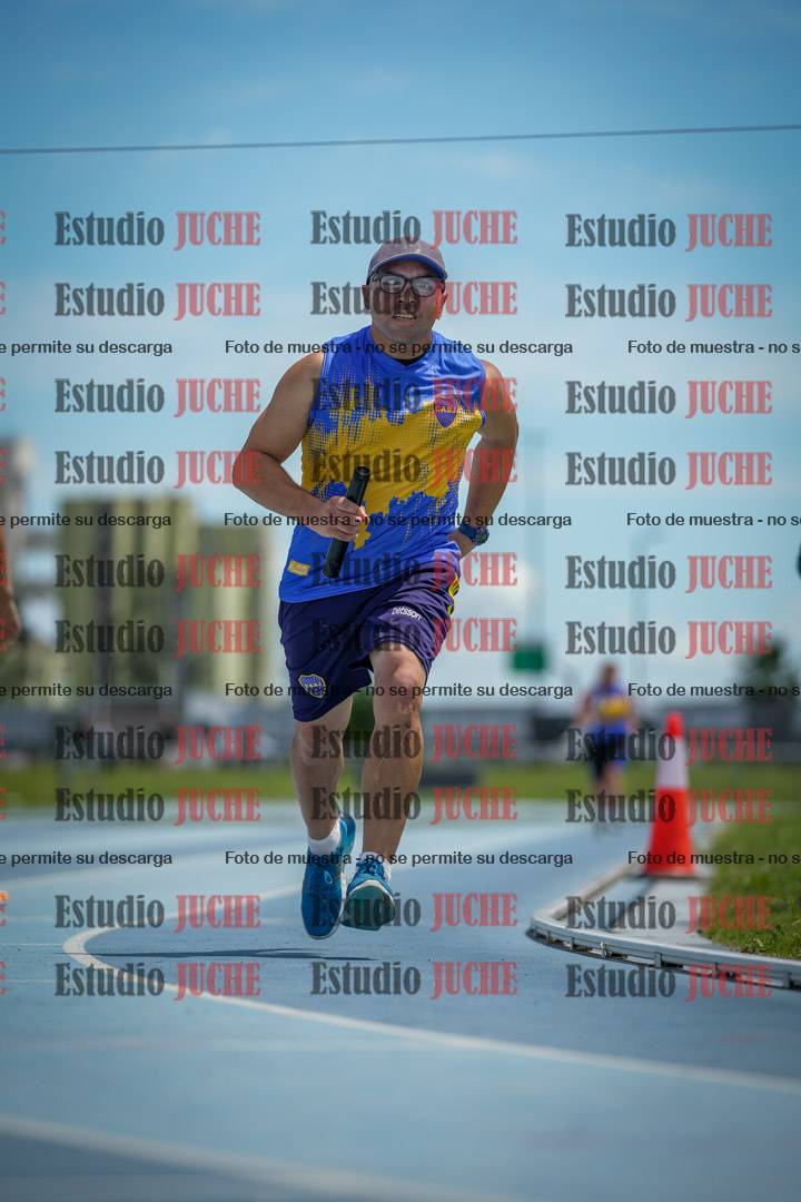 Fotos durante el transcurso de los relevos 20' para running teams - serie 1