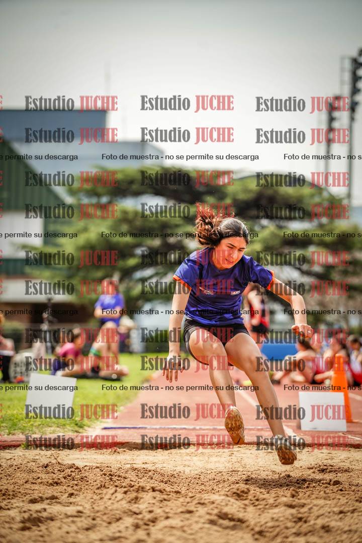 Fotos del salto en largo de mujeres