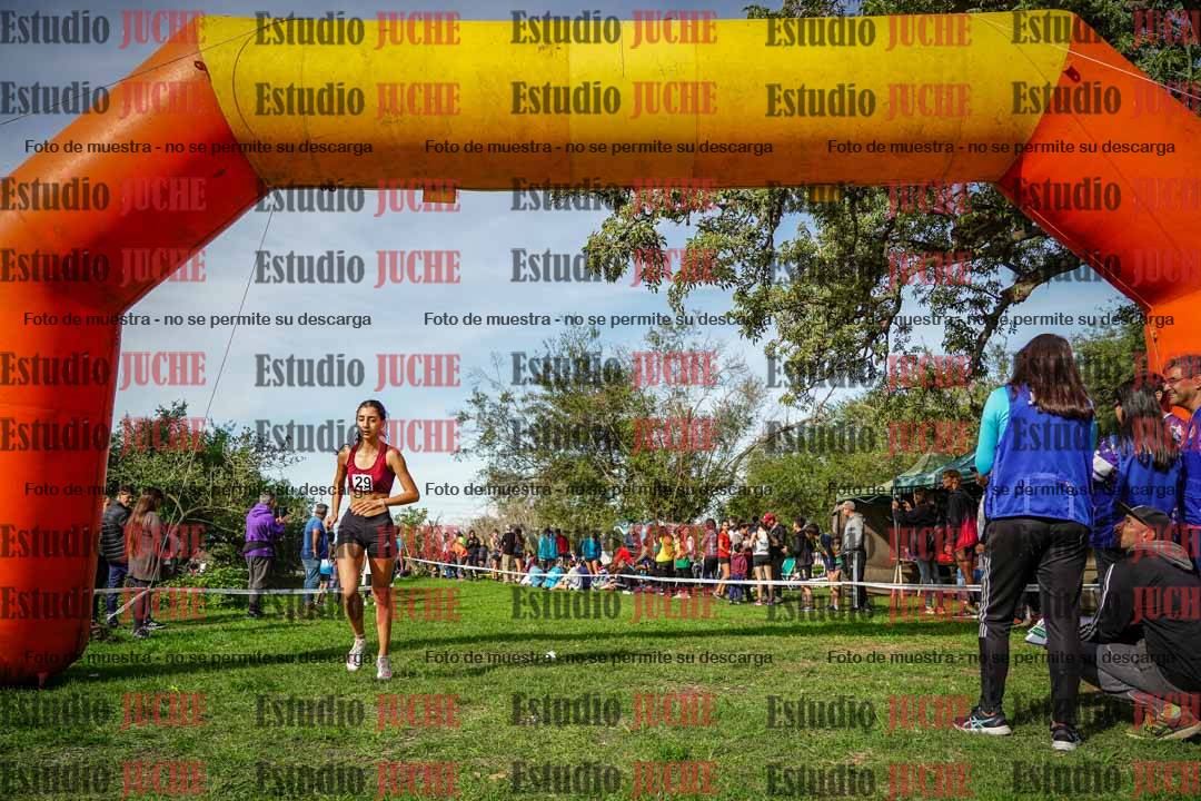 Fotos de la llegada del cross de 2000 m