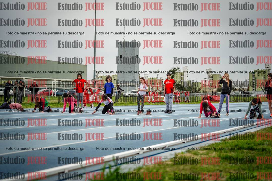 Fotos de los 50 m llanos de mujeres - U12