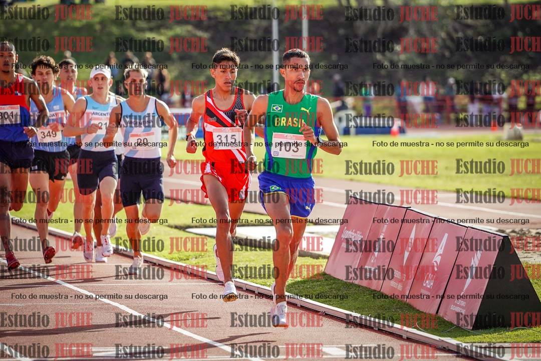 Fotos de los 3000 m con obstáculos de varones