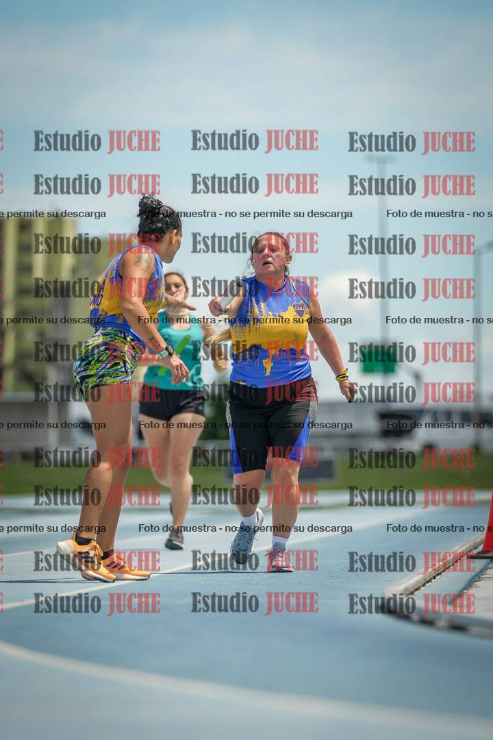 Fotos durante el transcurso de los relevos 20' para running teams - serie 1