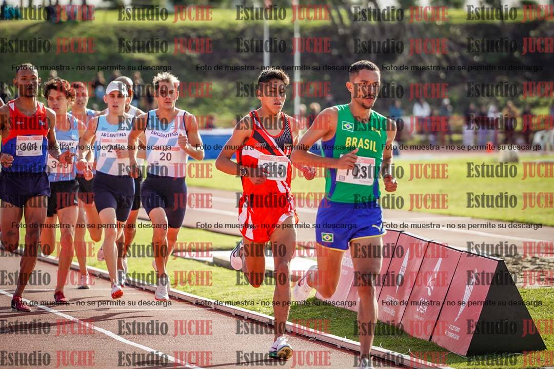 Fotos de los 3000 m con obstáculos de varones
