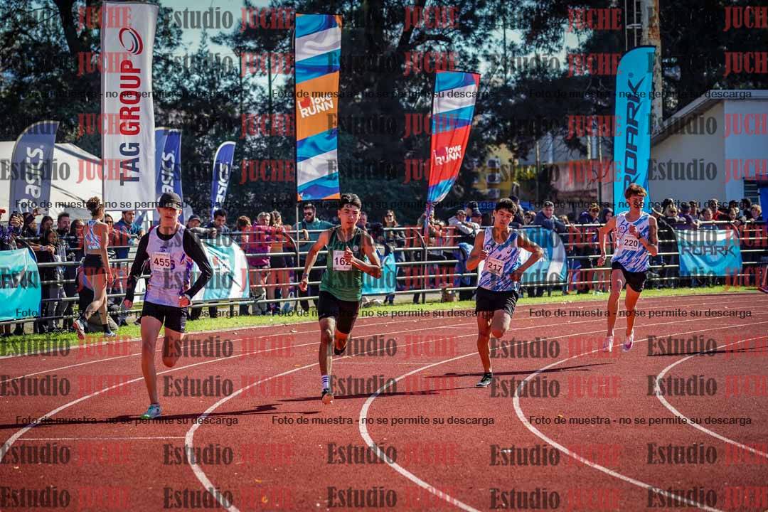 Fotos de los 800 m llanos de varones