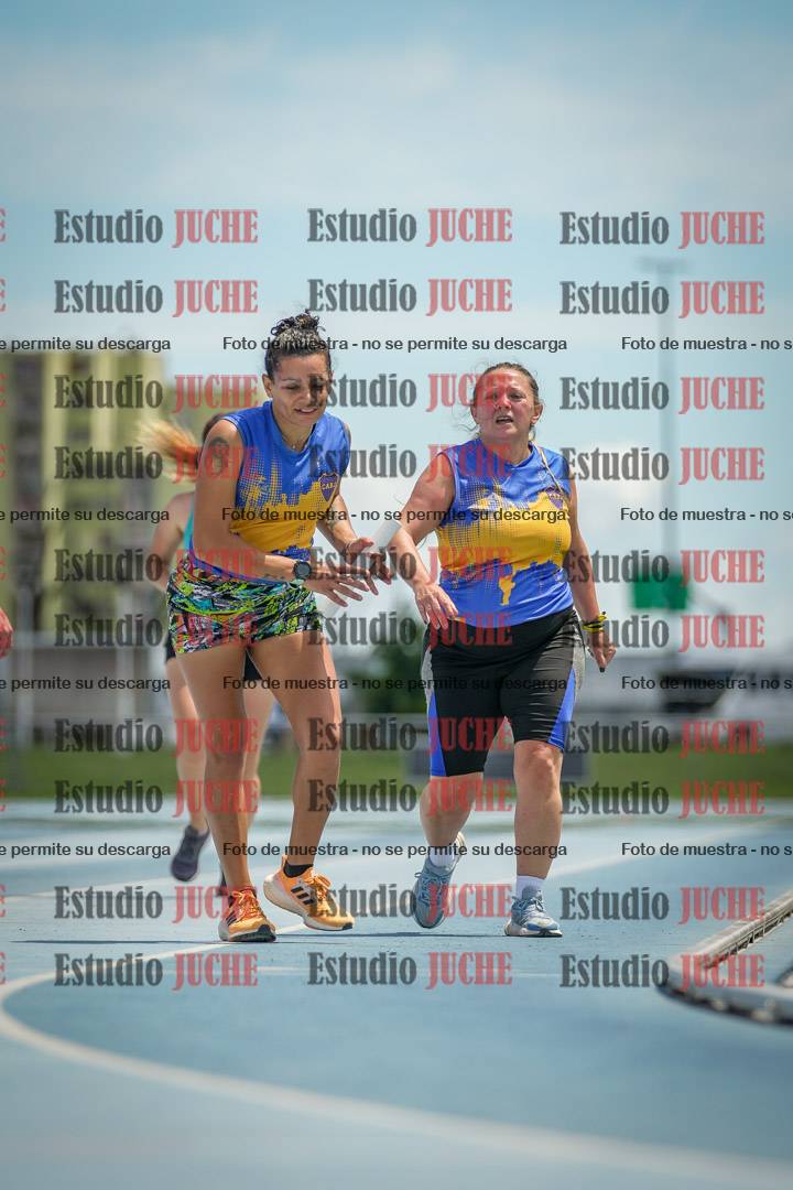 Fotos durante el transcurso de los relevos 20' para running teams - serie 1