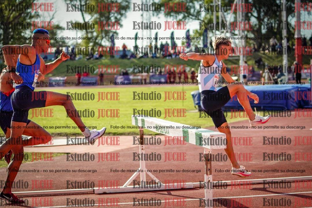 Fotos de los 3000 m con obstáculos de varones
