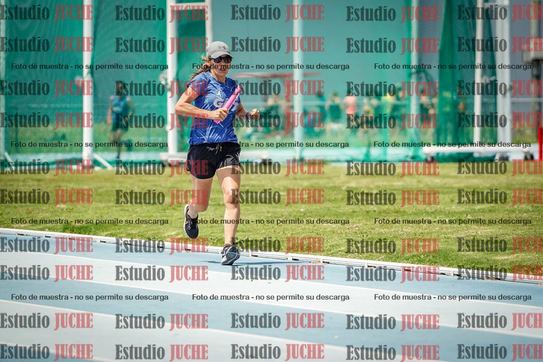 Fotos durante el transcurso de los relevos 20' para running teams - serie 1