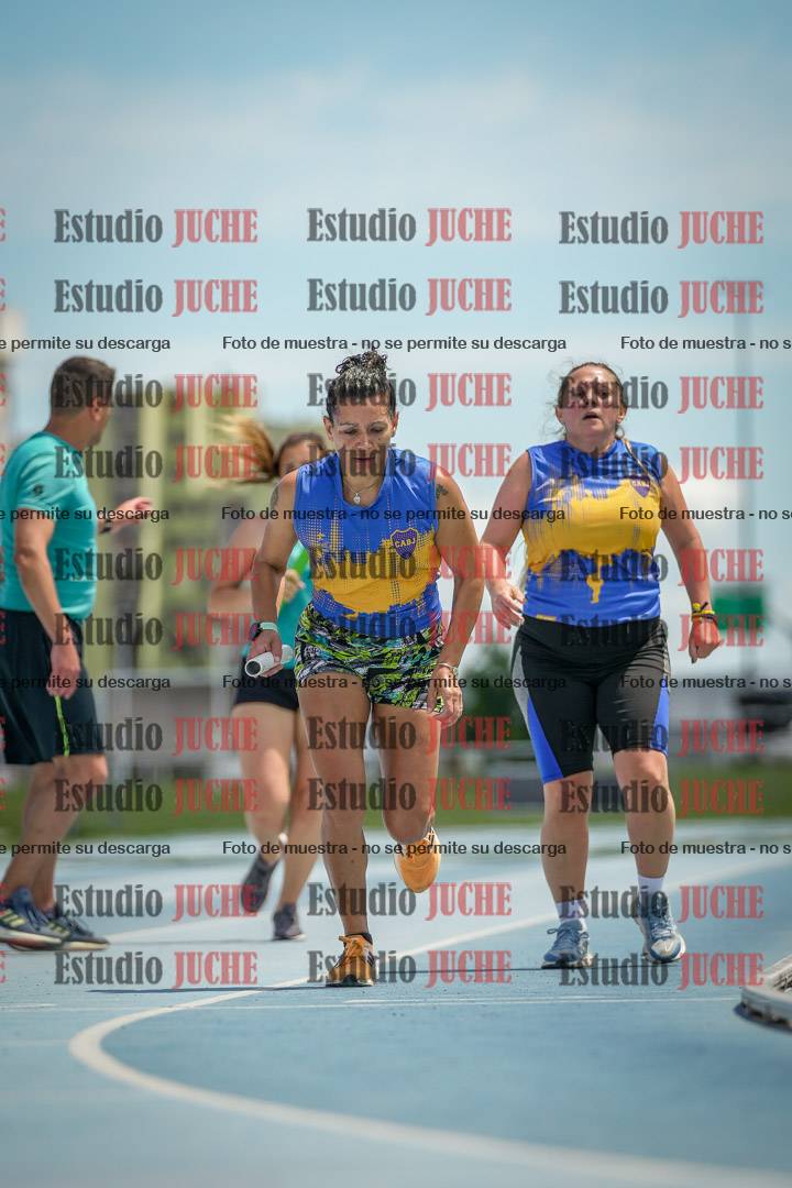 Fotos durante el transcurso de los relevos 20' para running teams - serie 1