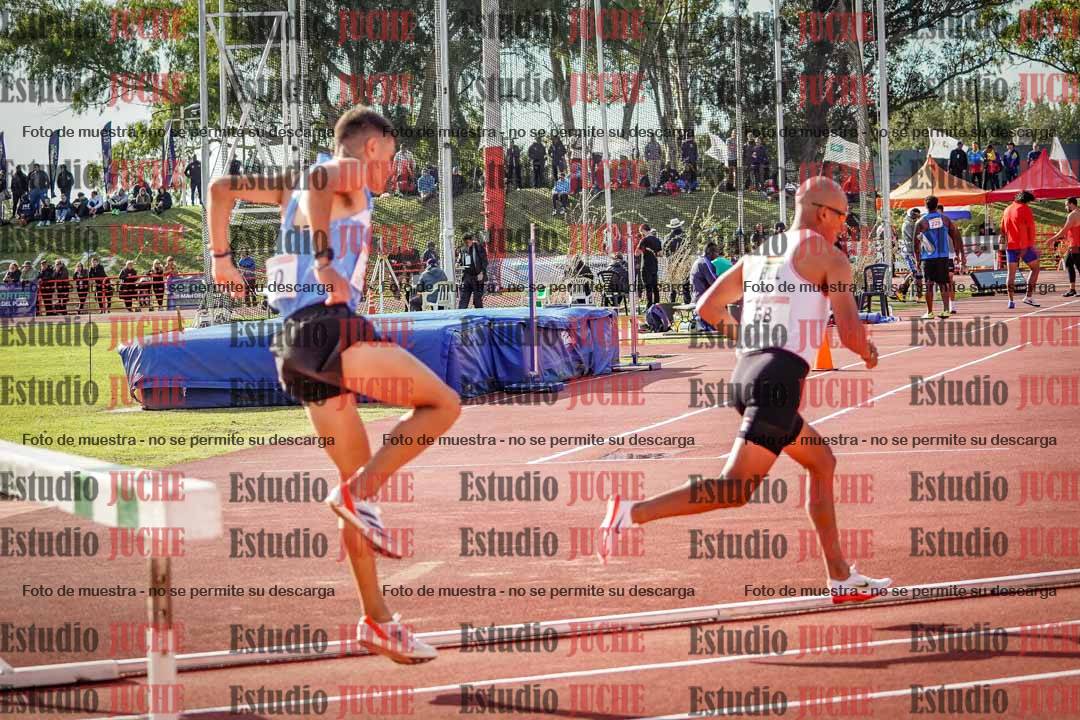 Fotos de los 3000 m con obstáculos de varones