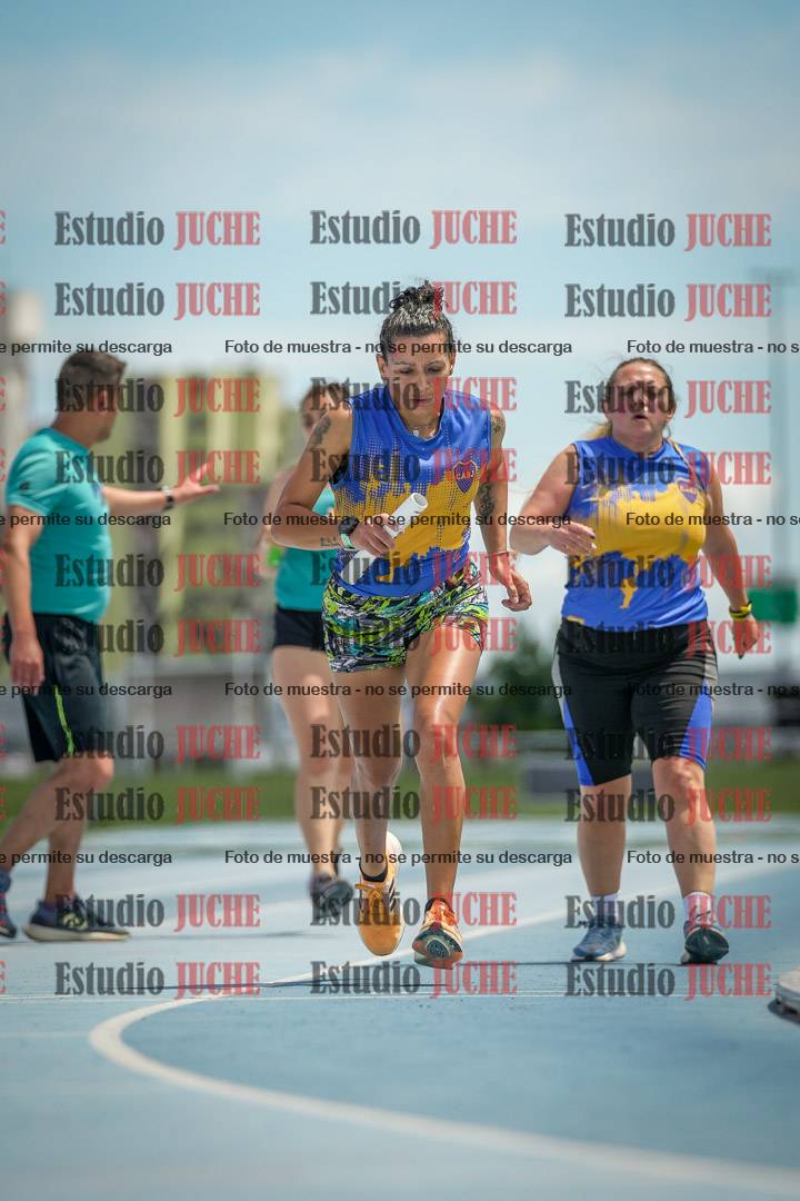 Fotos durante el transcurso de los relevos 20' para running teams - serie 1