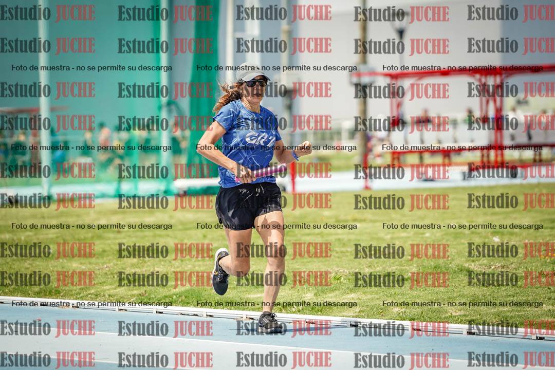 Fotos durante el transcurso de los relevos 20' para running teams - serie 1