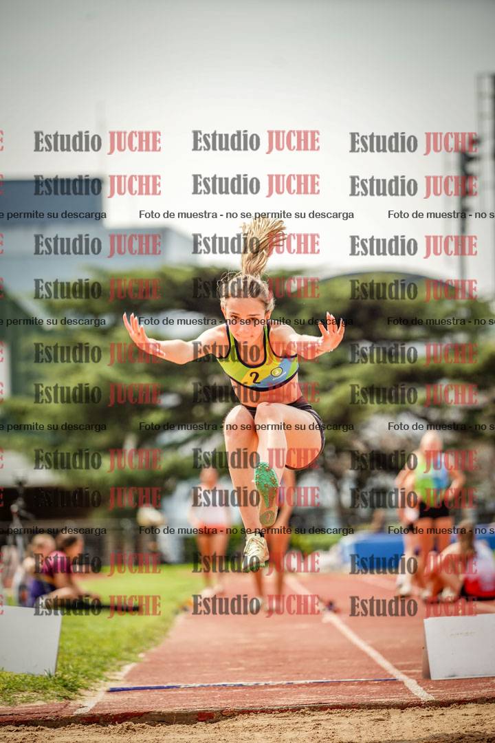 Fotos del salto en largo de mujeres
