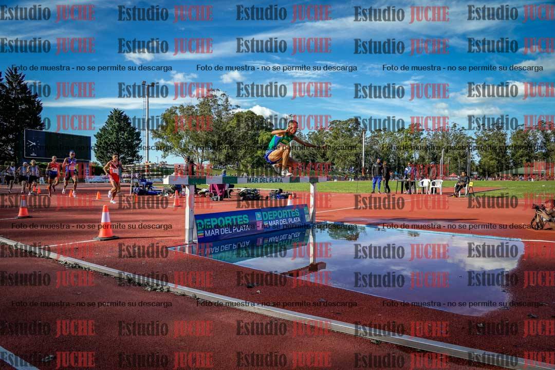 Fotos de los 3000 m con obstáculos de varones