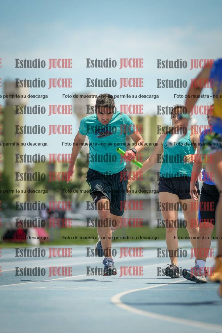 Fotos durante el transcurso de los relevos 20' para running teams - serie 1