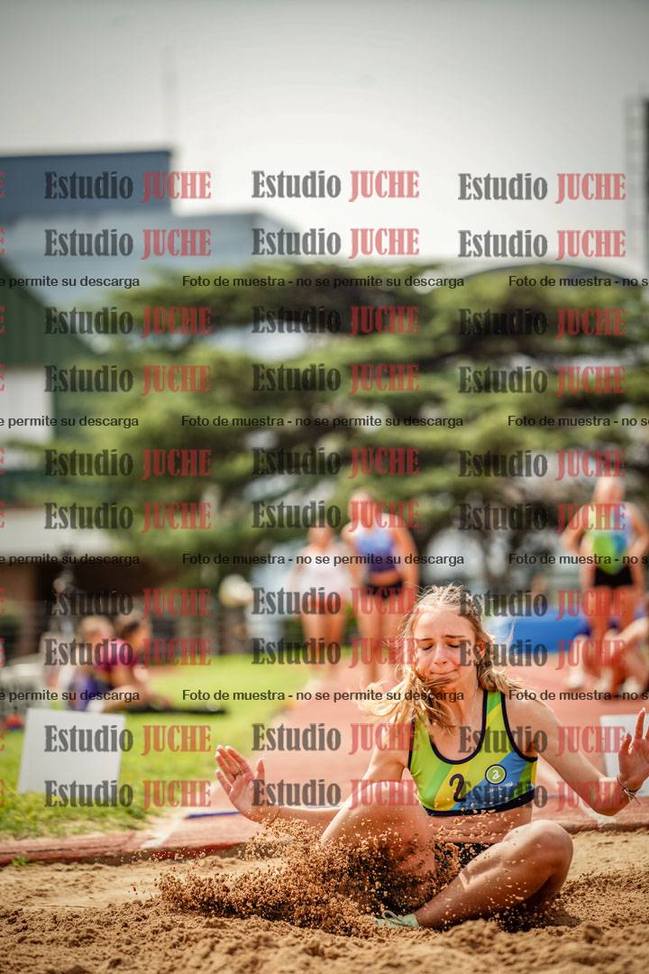 Fotos del salto en largo de mujeres