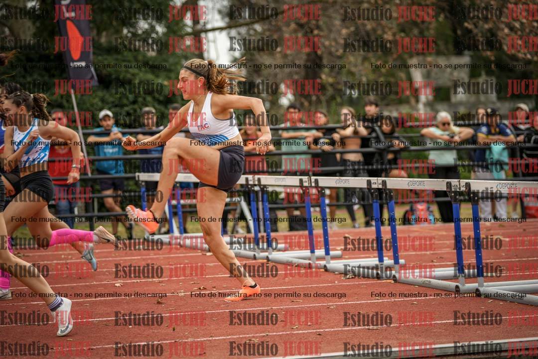 Fotos de los 100 m con vallas de mujeres - heptatlón 1