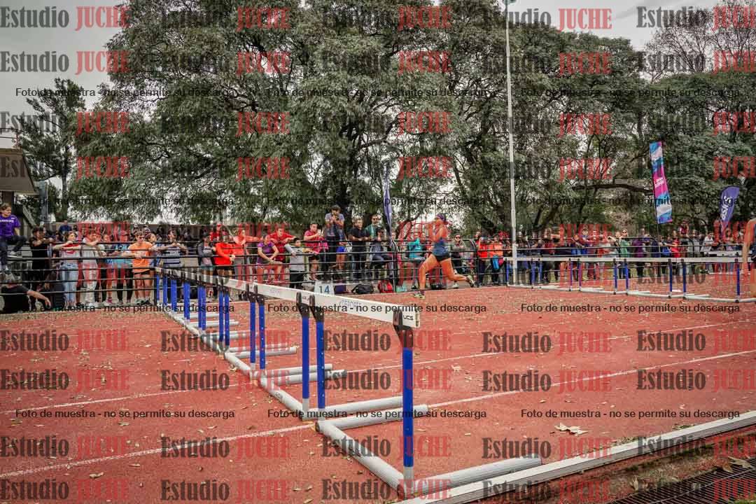 Fotos de los 100 m con vallas de mujeres - heptatlón 1