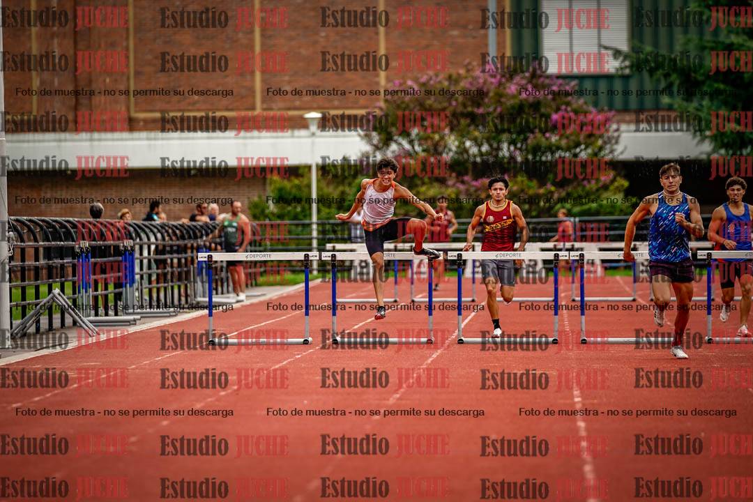 Fotos de los 400 m con vallas de varones