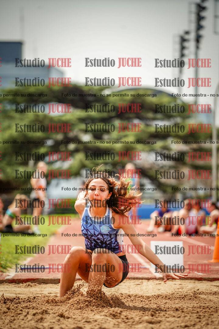 Fotos del salto en largo de mujeres