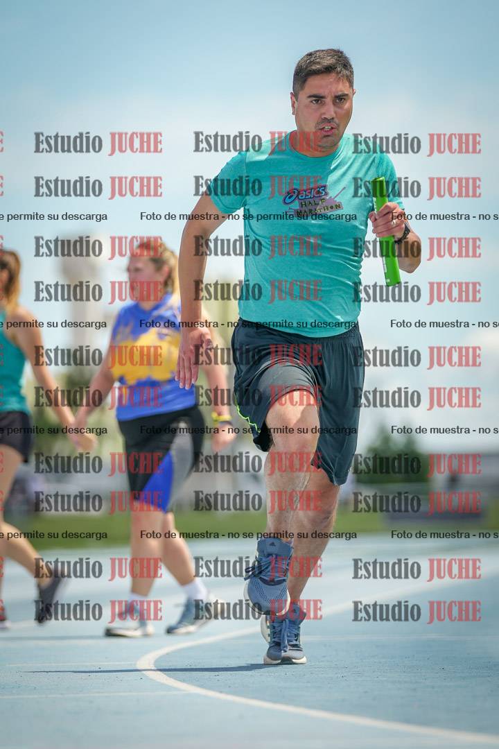 Fotos durante el transcurso de los relevos 20' para running teams - serie 1
