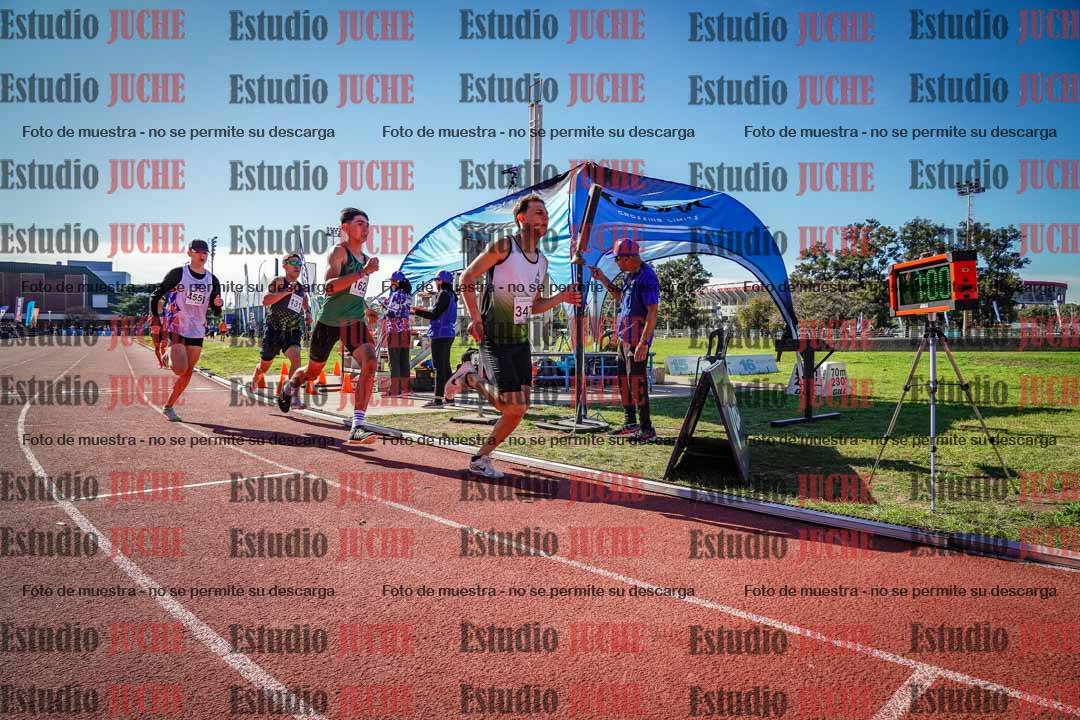 Fotos de los 800 m llanos de varones