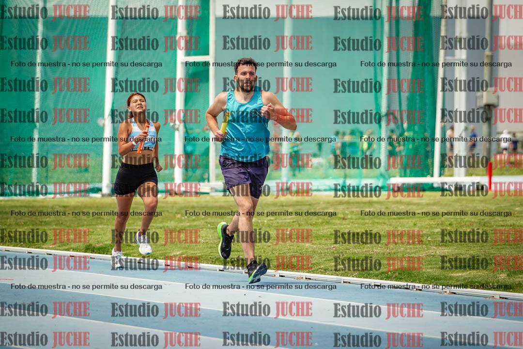 Fotos durante el transcurso de los relevos 20' para running teams - serie 1