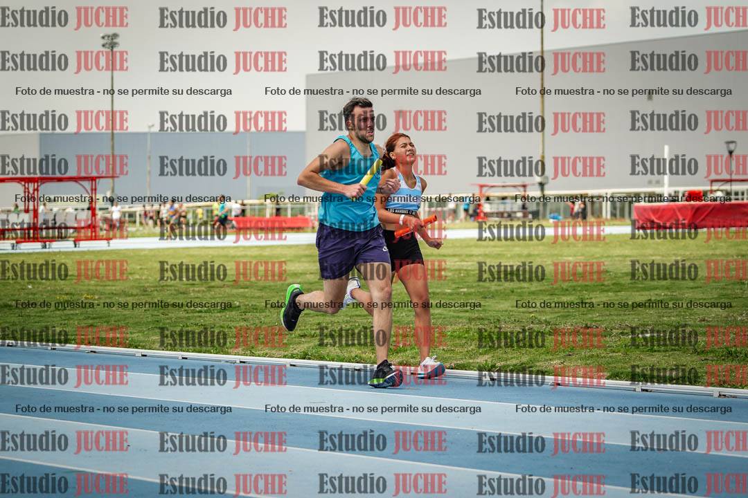 Fotos durante el transcurso de los relevos 20' para running teams - serie 1