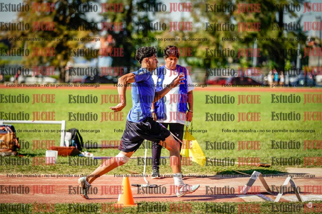 Fotos del salto en largo de varones