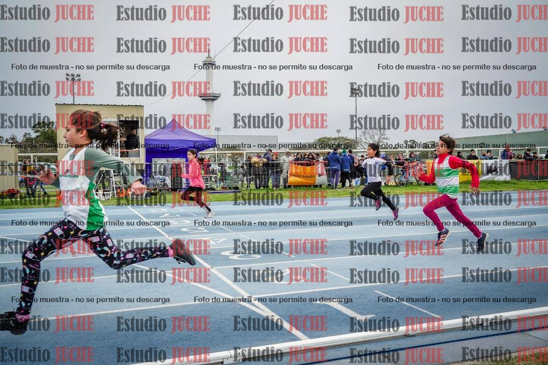 Fotos de los 50 m llanos de mujeres - U12