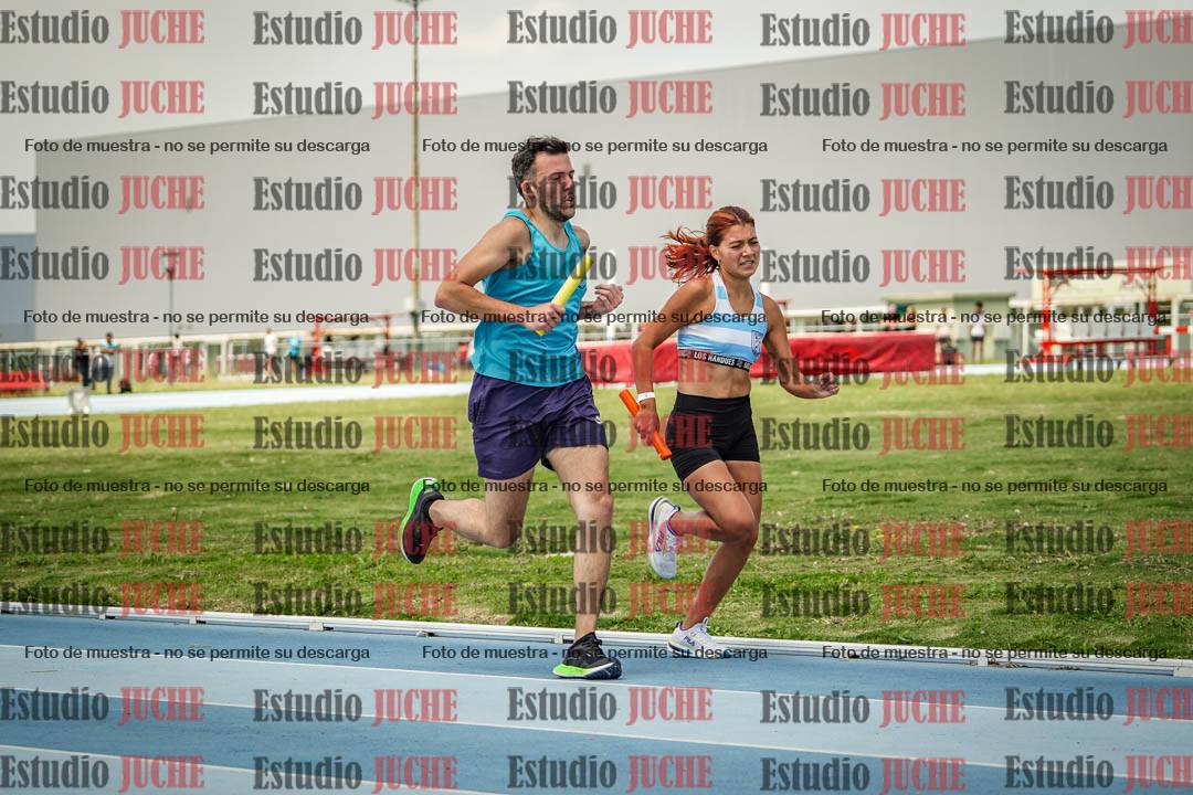 Fotos durante el transcurso de los relevos 20' para running teams - serie 1