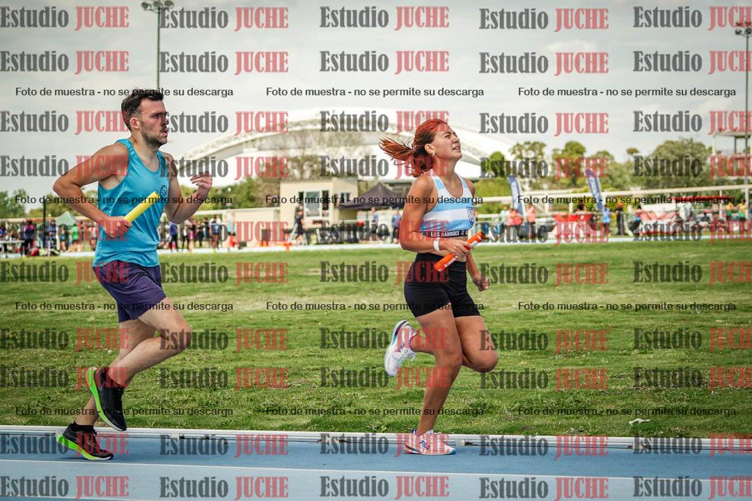 Fotos durante el transcurso de los relevos 20' para running teams - serie 1