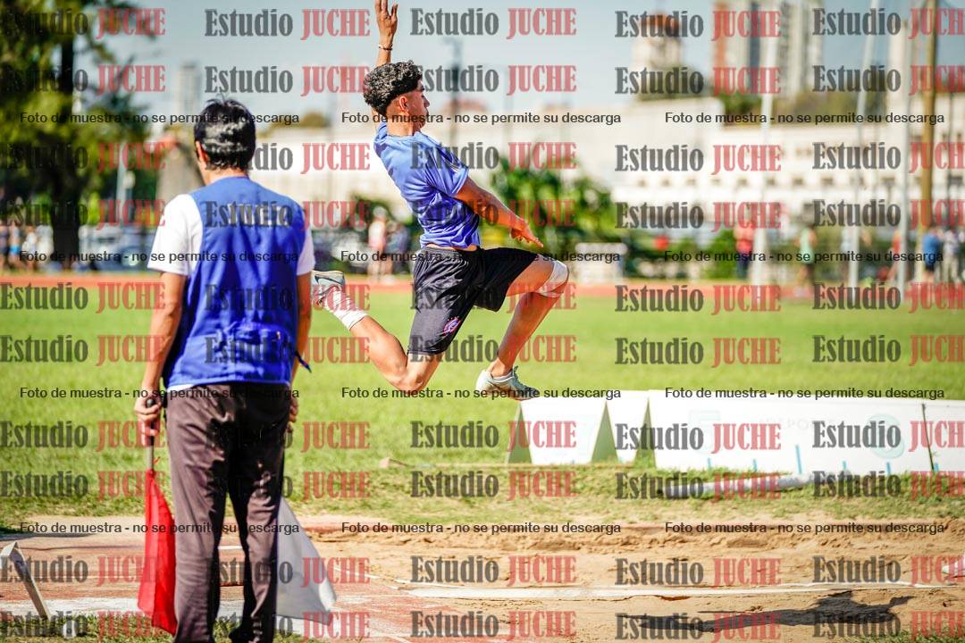 Fotos del salto en largo de varones