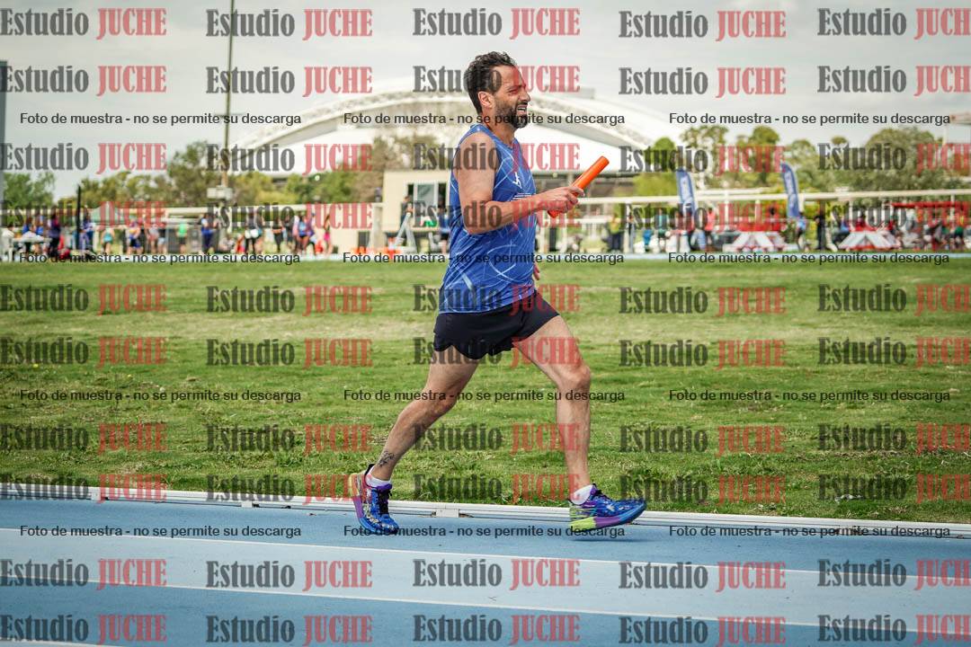 Fotos durante el transcurso de los relevos 20' para running teams - serie 1