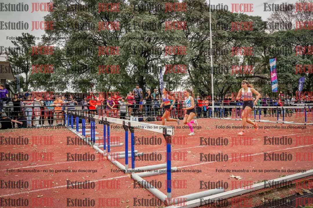 Fotos de los 100 m con vallas de mujeres - heptatlón 1