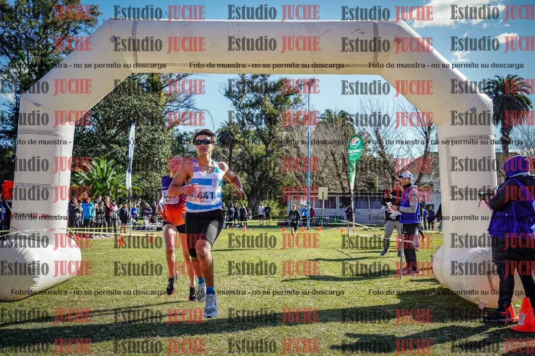 Fotos de la llegada del cross de 2000 m