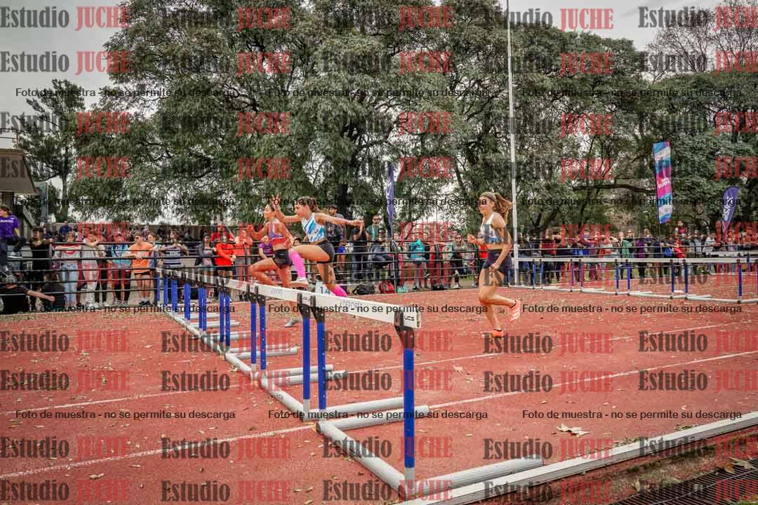 Fotos de los 100 m con vallas de mujeres - heptatlón 1