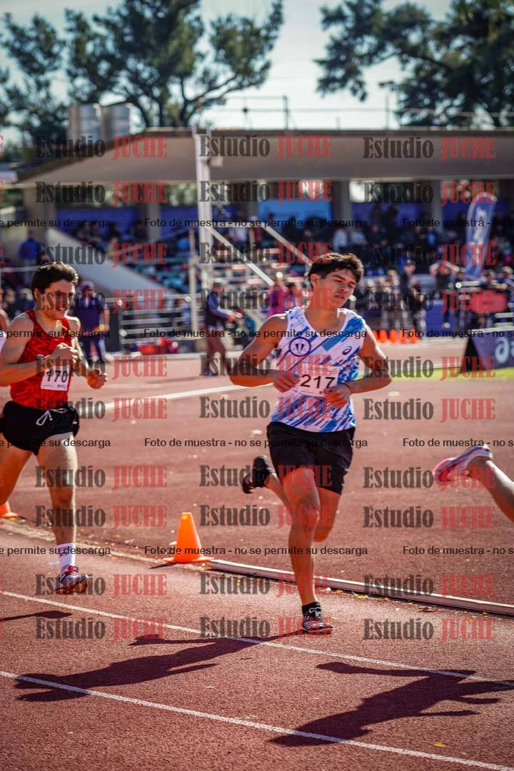 Fotos de los 800 m llanos de varones