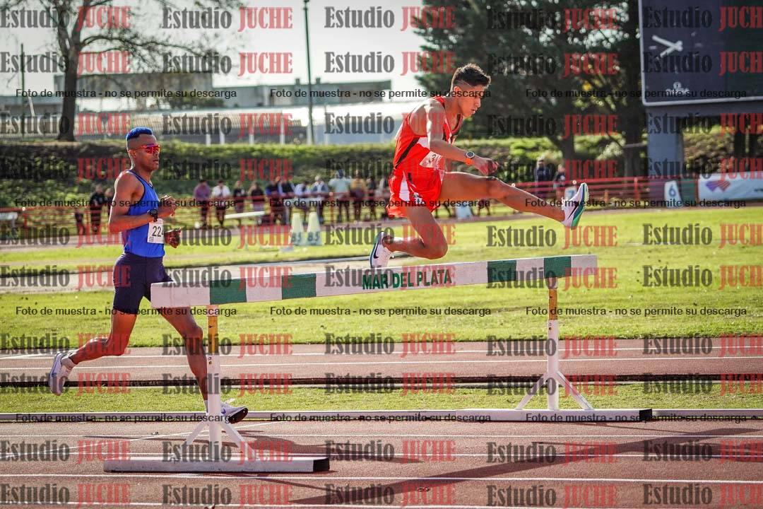 Fotos de los 3000 m con obstáculos de varones