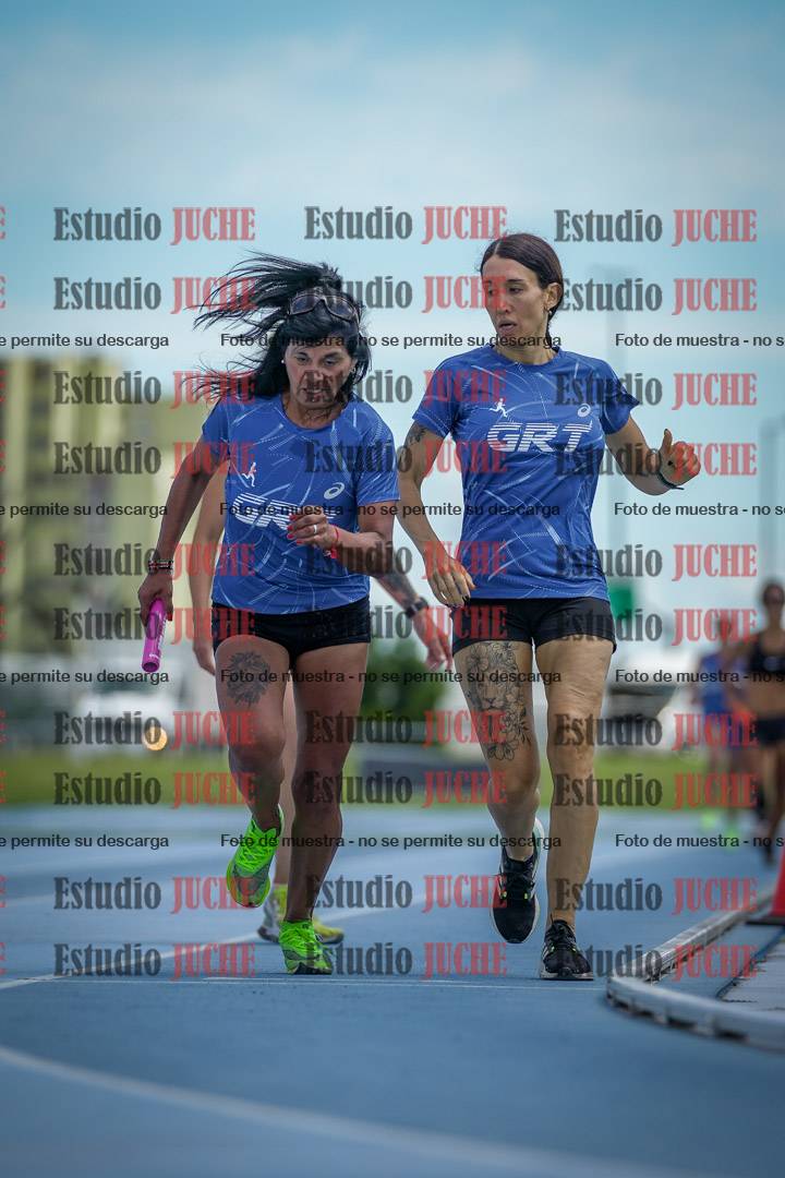 Fotos durante el transcurso de los relevos 20' para running teams - serie 1