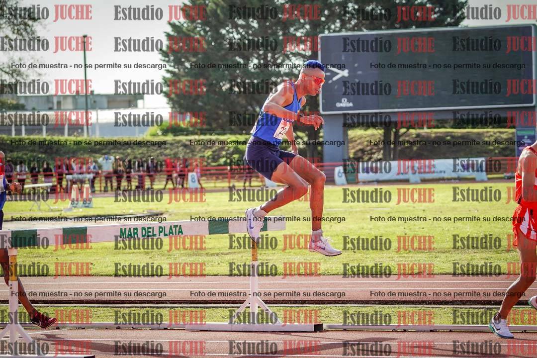 Fotos de los 3000 m con obstáculos de varones