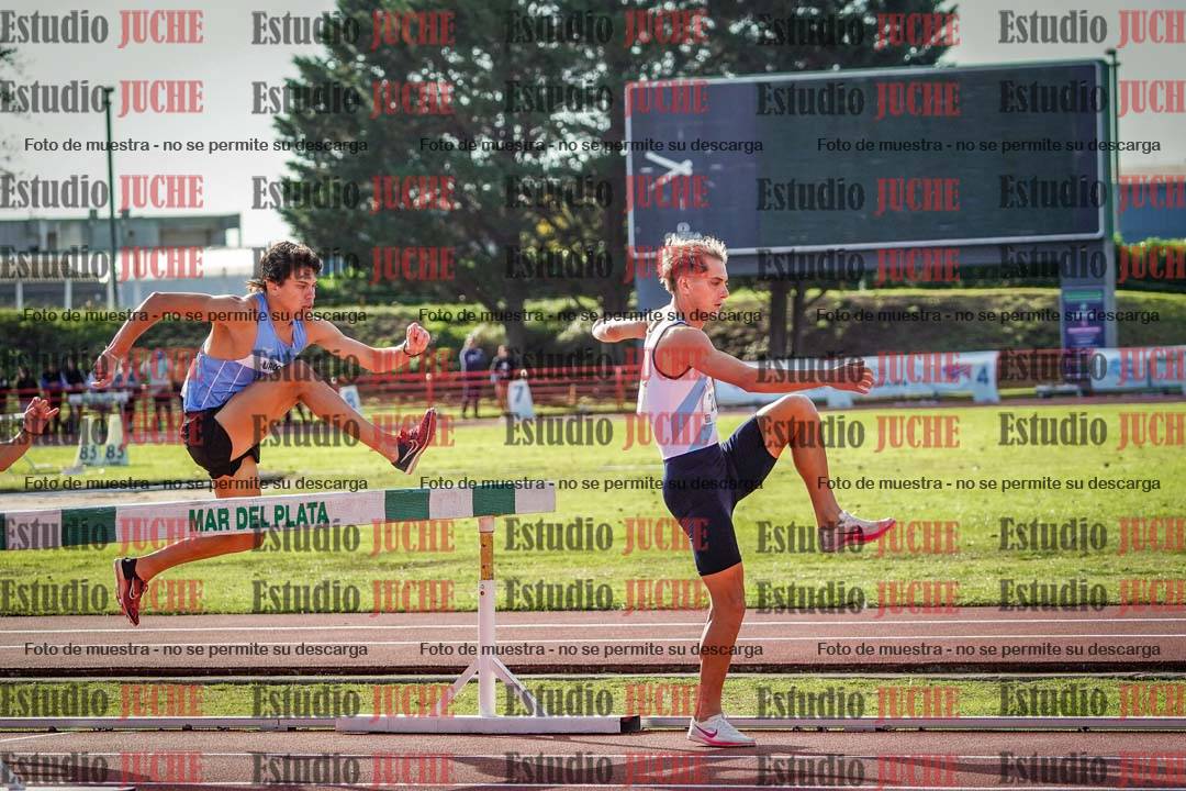 Fotos de los 3000 m con obstáculos de varones