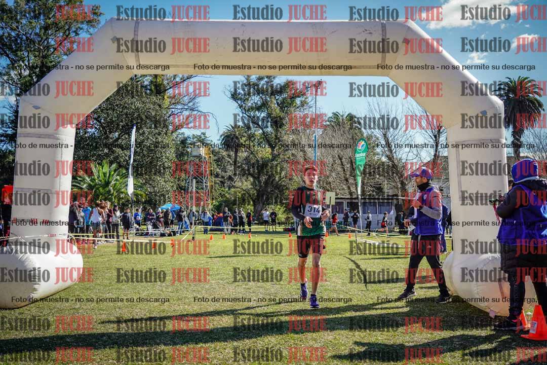 Fotos de la llegada del cross de 2000 m